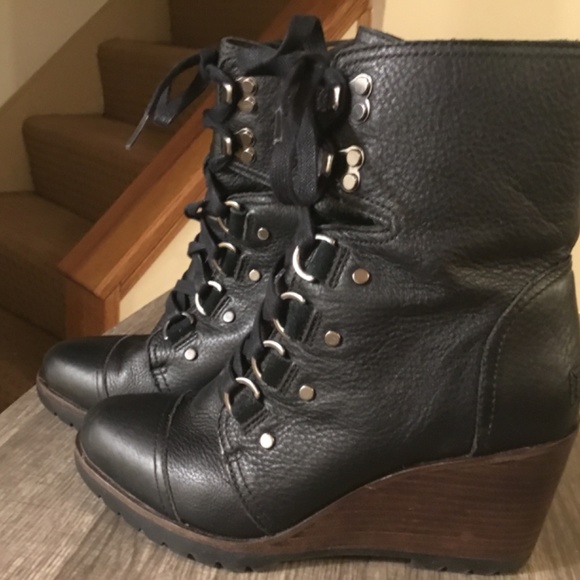 Excellent! Sorel black leather stacked wedge ankle boots, size 8 - Picture 2 of 7